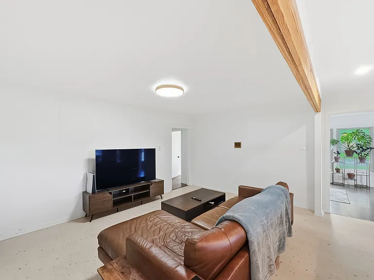 2137 Lenamon St — Photo 11
