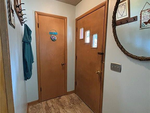 4th image of 2717 Doniphan Ave