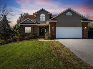 1843 Pinebrook Ct NE, Solon, IA 52333