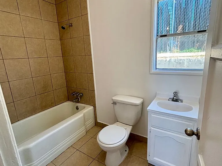 7529 Foothill Blvd — Photo 10
