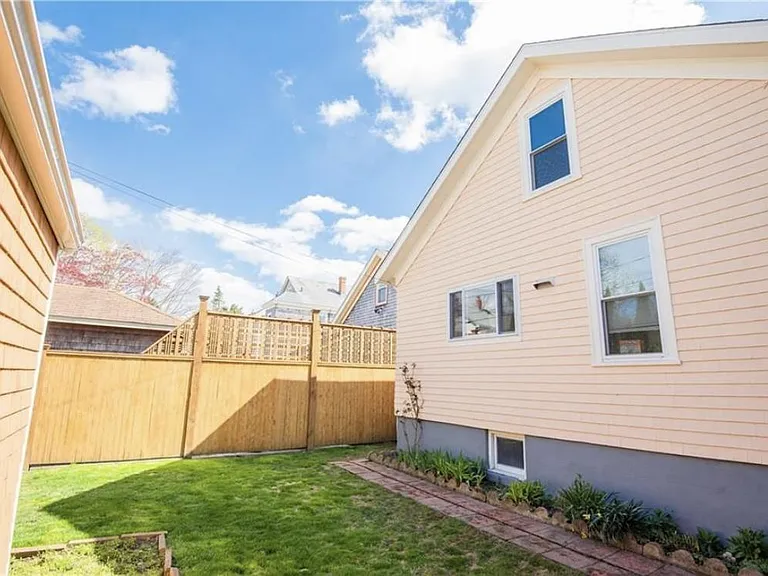 27 Peckham Ave — Photo 26