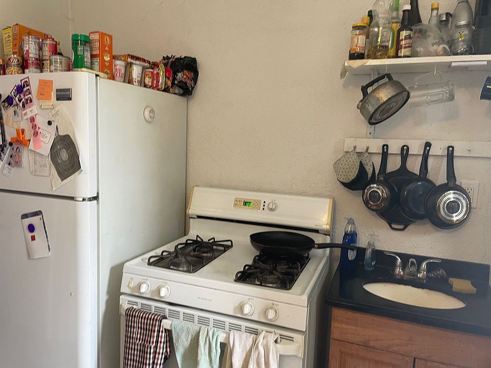 Close-up kitchenette (when stocked)