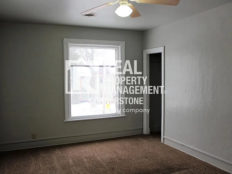 709 W Willard St — Photo 6