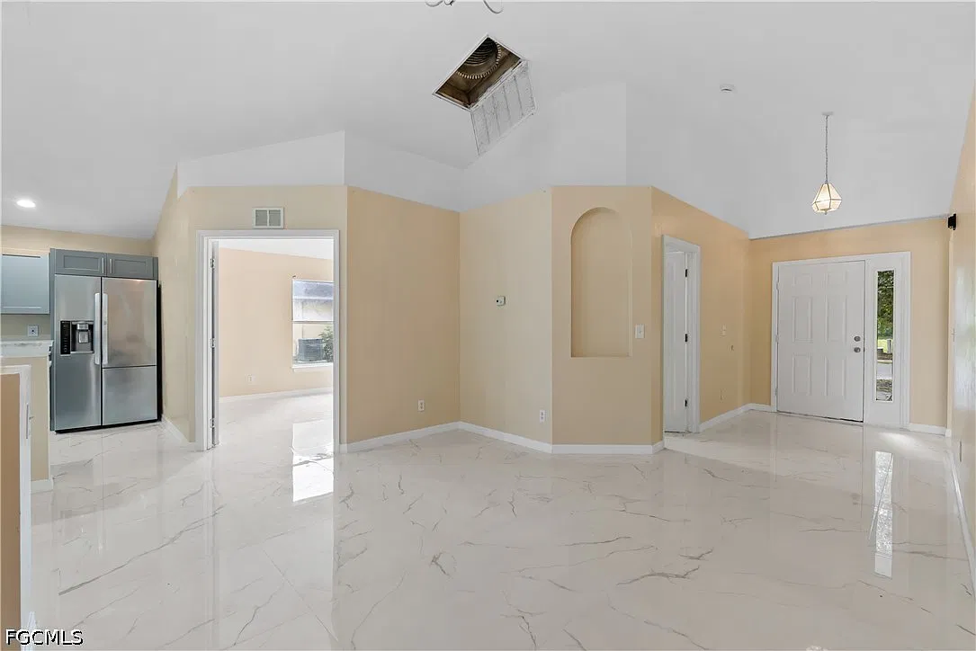 4 bed, 2.0 bath, 1808 sqft, $2,400 — Photo 4