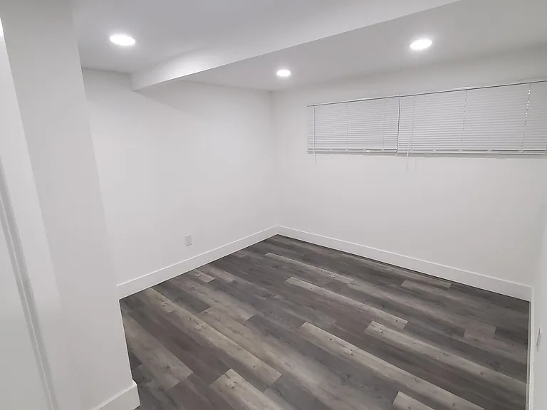 2341 Irving Ave #5 — Photo 8