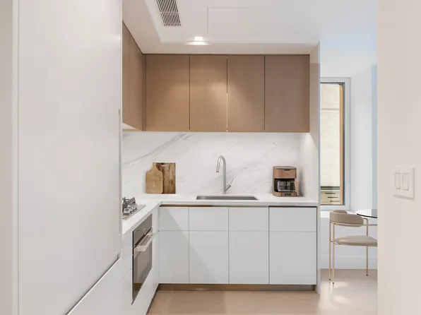 208 Delancey Street 1A image 2 of 8