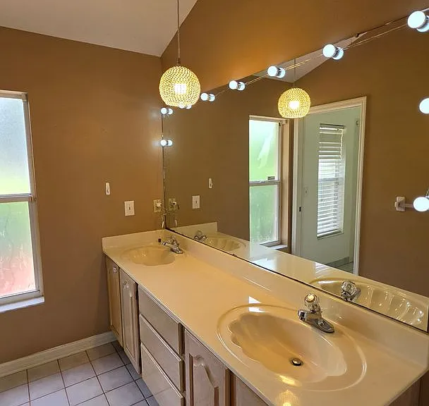 10051 Dorset Dr — Photo 18
