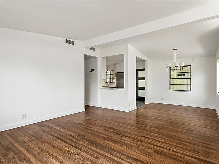 1207 Ridgemont Dr — Photo 4