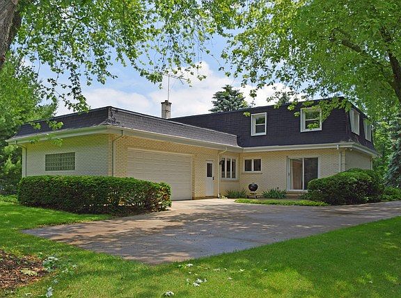 3rd image of 1690 N Denise Ave