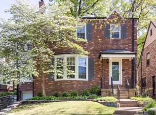 7421 Ravinia Dr, Saint Louis, MO 63121