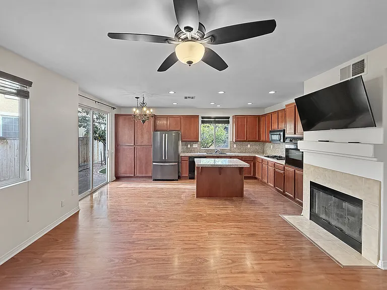 748 Kirkwall Dr — Photo 6