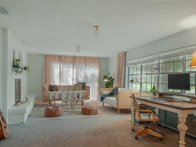 4042 Greenwood Dr — Photo 2