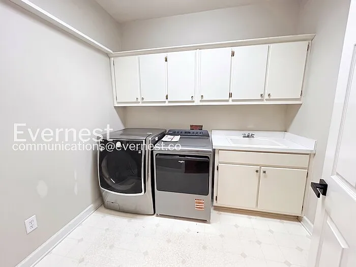 4706 Woodlawn Ct NE — Photo 32