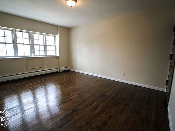 2nd image of 150 Jefferson St #2