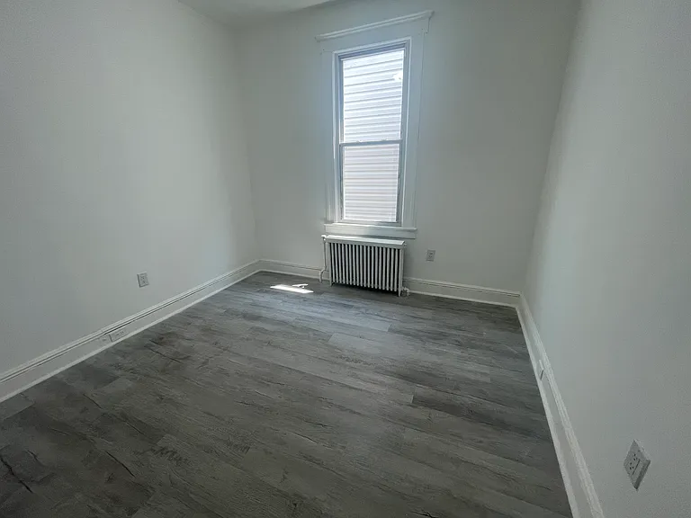 622 36th St #2 — Photo 6