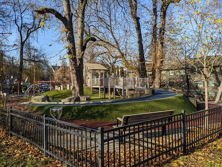 1925 NW Hoyt St — Photo 17