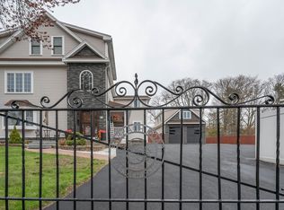 49 Beach Rd, Salisbury, MA 01952