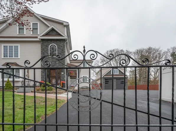 49 Beach Rd, Salisbury, MA 01952