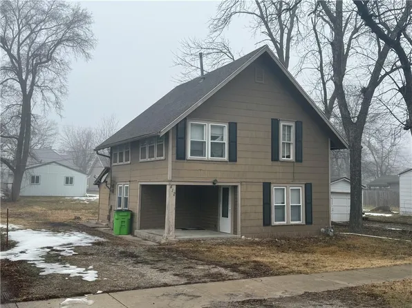 412 Maple St, Wellsville, KS 66092