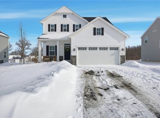 555 Limestone Ct, Grand Island, NY 14072