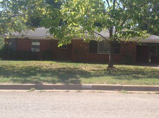 105 Chestnut Dr, Palestine, TX 75803