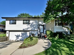 233 S Circle Dr, Addison, IL 60101