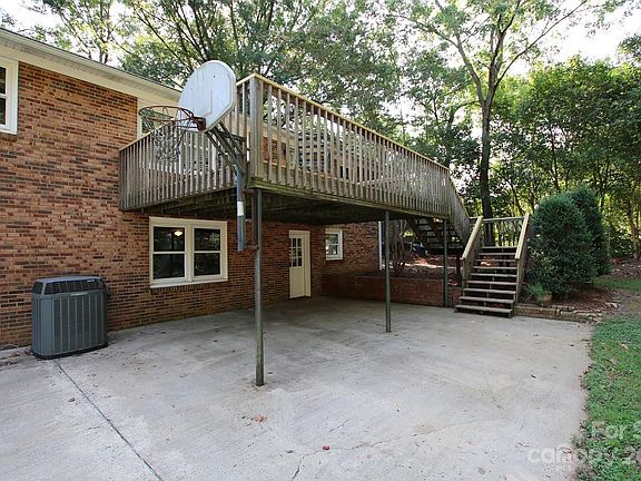 5th image of 1512 Knox St