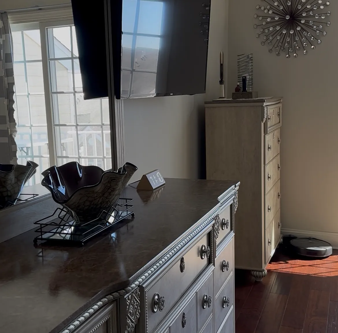 2 bed, 2.5 bath, 1900 sqft, $5,500 — Photo 2