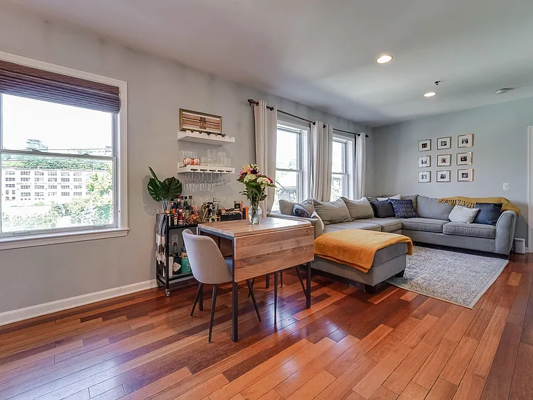 650 2nd St #4G — Photo 6
