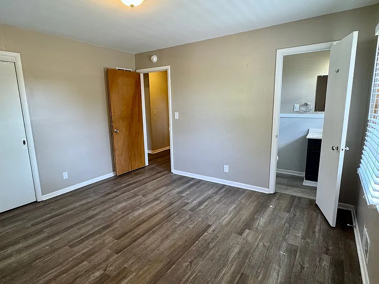 5007 S Fuller Ave — Photo 14