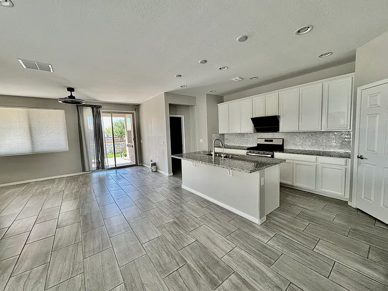 5313 W Leodra Ln — Photo 5