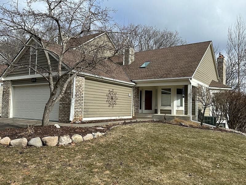 1st image of 210 Wildwood Bay Dr
