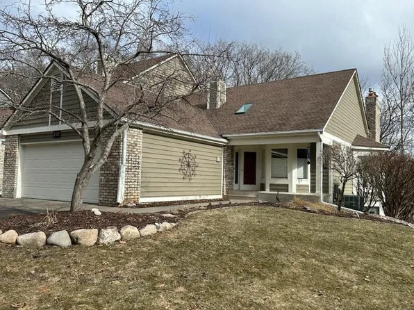 210 Wildwood Bay Dr, Saint Paul, MN 55115
