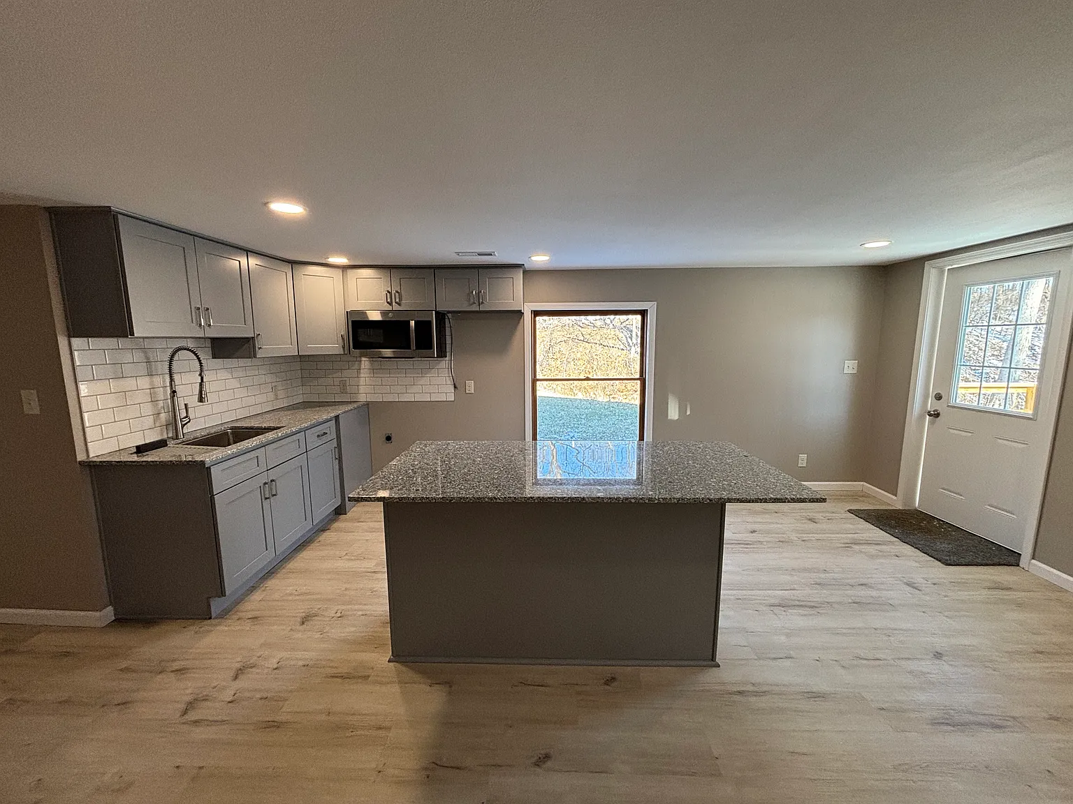 2 bed, 1300 sqft, $1,200 — Photo 3