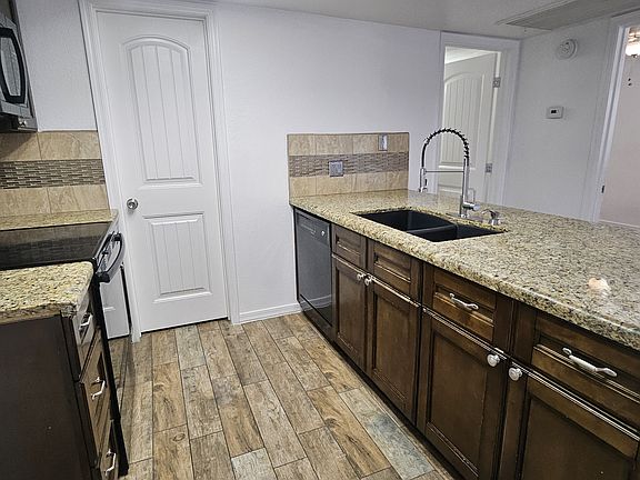 5th image of 4313 N 19th Ave #110