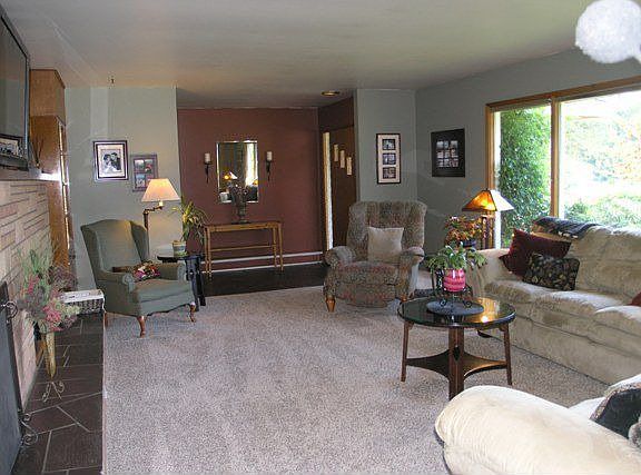 New flooring, lots of light from large windows.