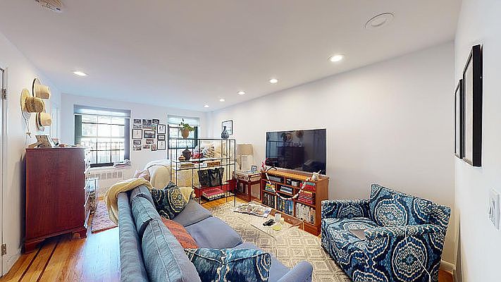 1st image of 30 Charlton St APT 4N