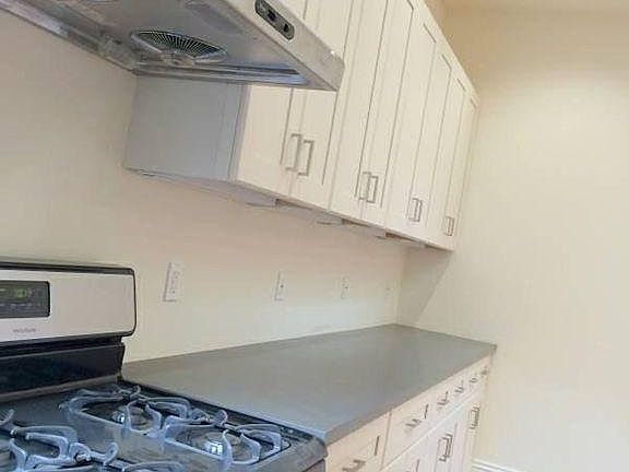 5th image of 2027 Oak St #A