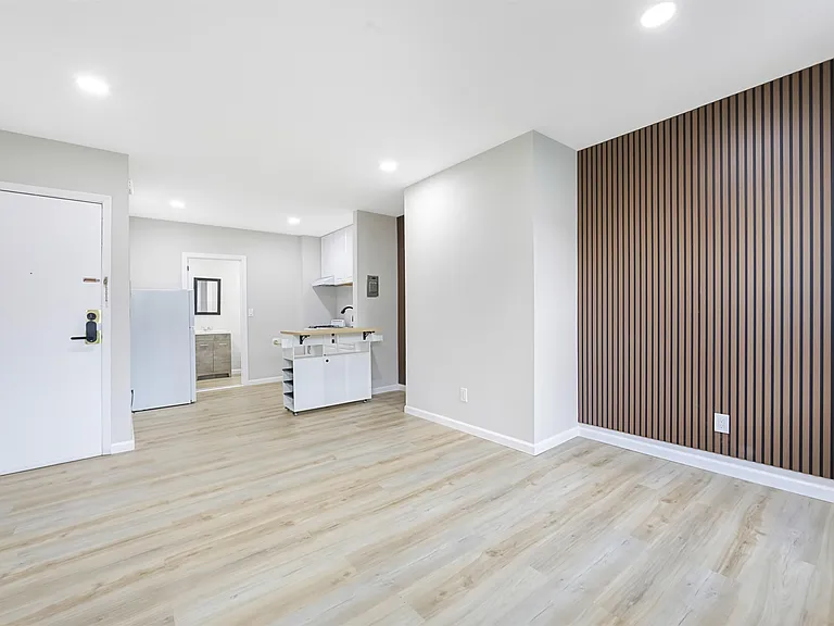 40 Beacon Ave — Photo 22