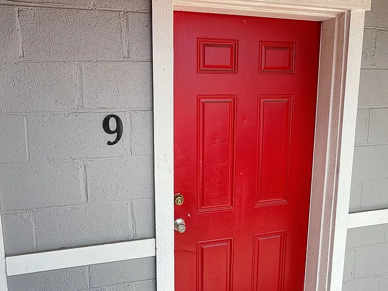 171 SW C St #9 — Photo 1