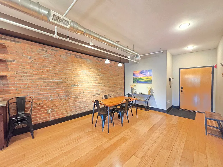 401 W 1st Ave #2 — Photo 10