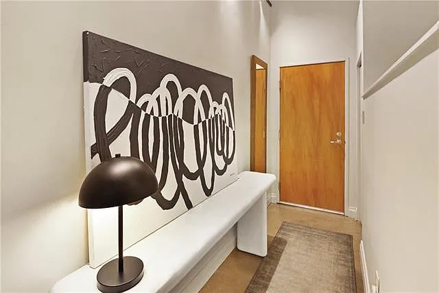 1 bed, 1.0 bath, 587 sqft, $2,300 — Photo 2