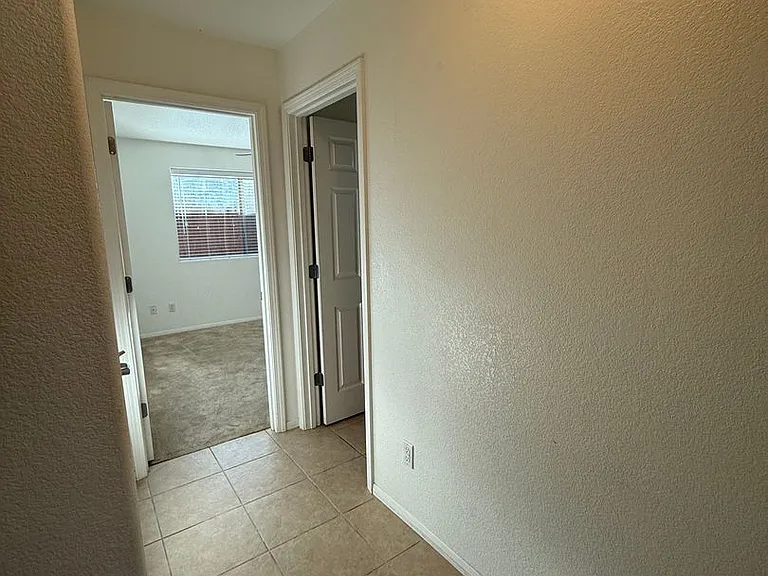 751 Skyview Ln — Photo 8