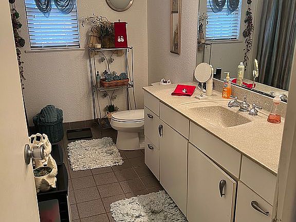 5th image of 286 Oakley Pl