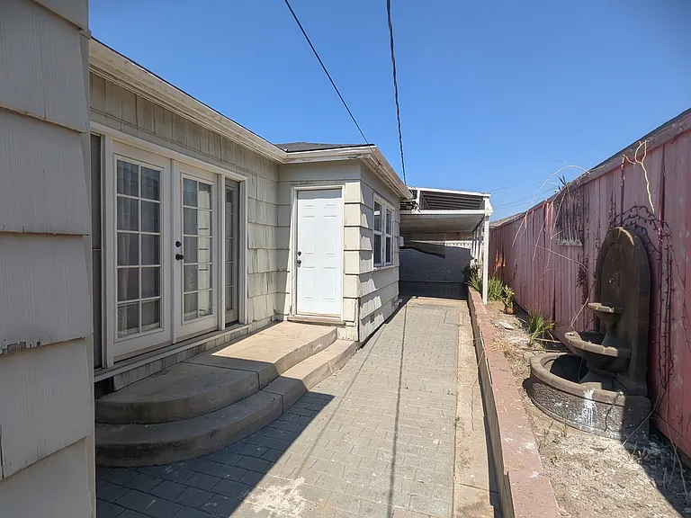 2401 Lomita Verde Dr — Photo 24