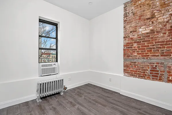 Rented by Imperial Property Advisers | media 4
