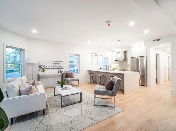 12-14 Edwin St #3, Brookline, MA 02445