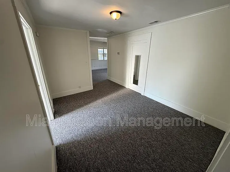 211 W 59th St #A — Photo 12