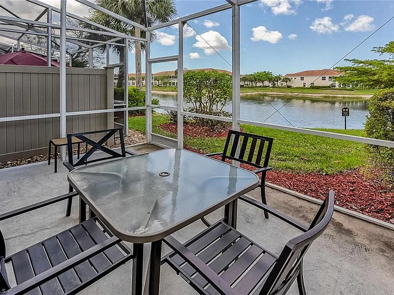 1080 Hampton Cir — Photo 2