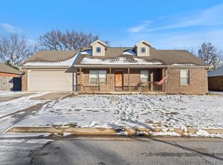 200 Oakley St, Pea Ridge, AR 72751